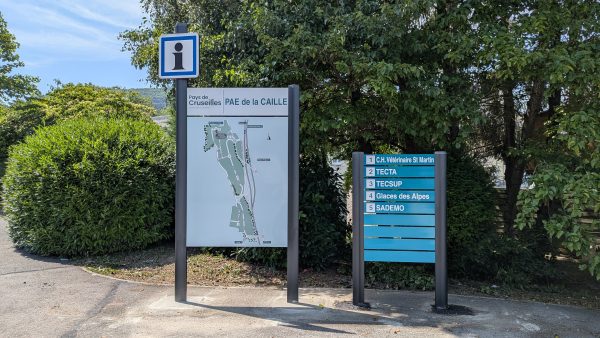 Signalétique du PAE de la Caille par Girod Médias en 2025